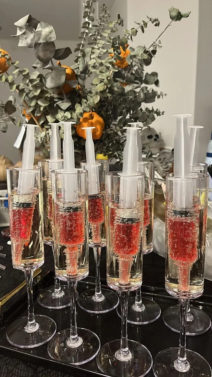 Spooktacular Halloween party ideas with cocktails and autumn decor