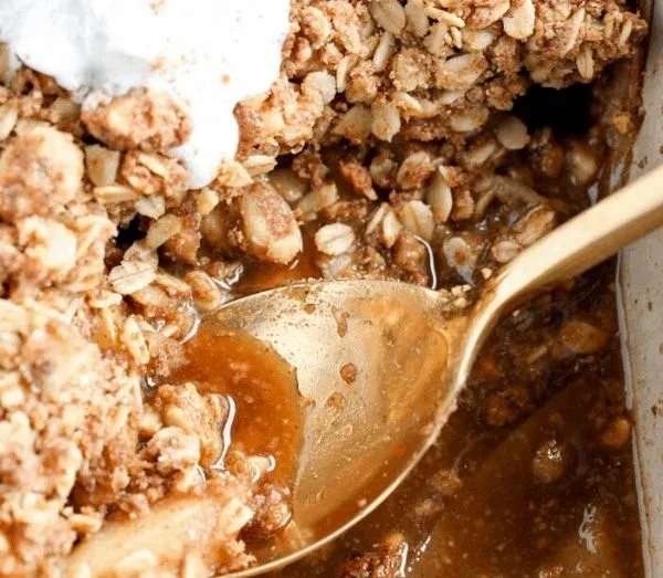 Healthy apple crisp recipe with oats and whole wheat flour